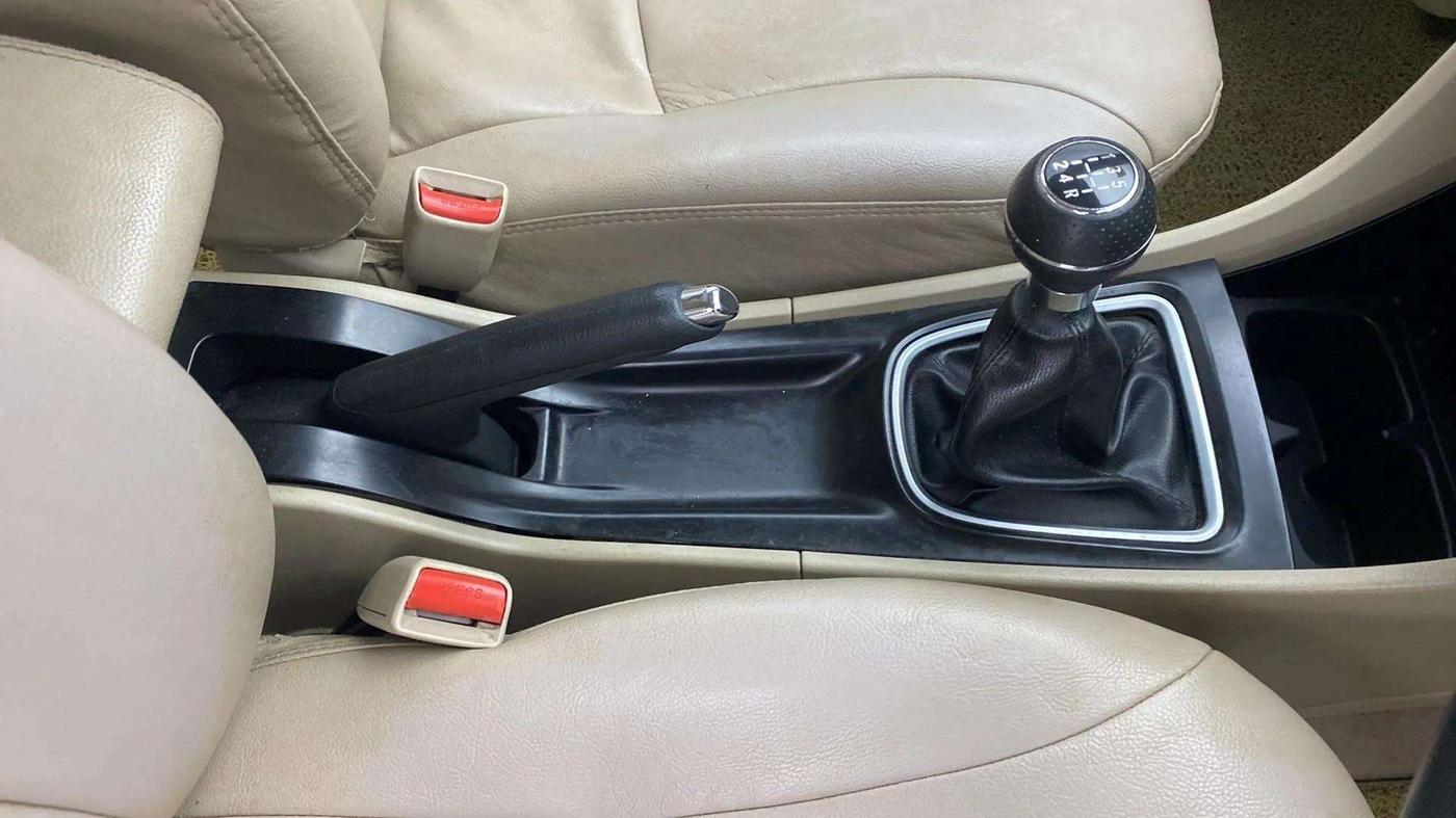 2016 Maruti Ciaz VDI+ SHVS, Diesel, Manual, 92,989 km, Gear Lever