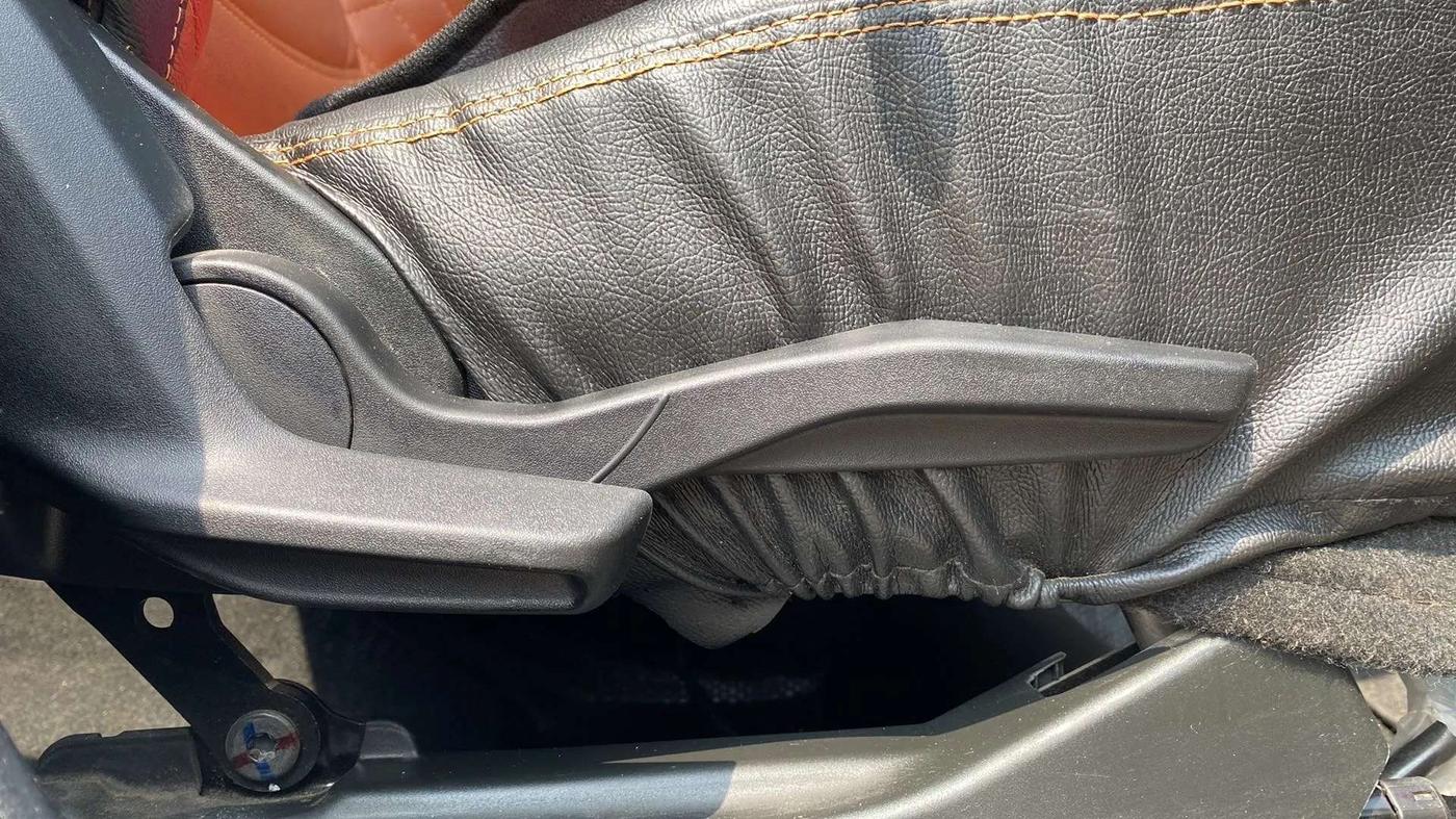 2022 Maruti Swift VXI, Petrol, Manual, 26,081 km, Driver Side Adjustment Panel