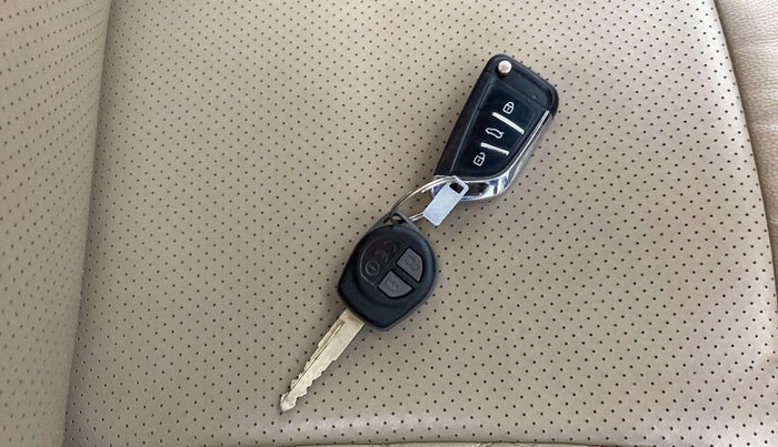 2018 Maruti Dzire VXI, Petrol, Manual, 74,904 km, Key Close Up