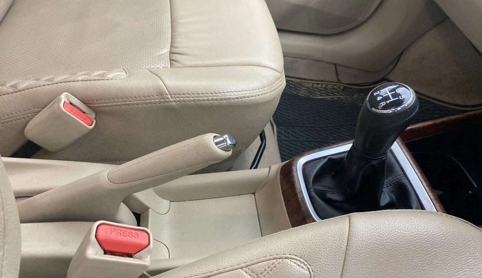 2018 Maruti Dzire VXI, Petrol, Manual, 74,904 km, Gear Lever