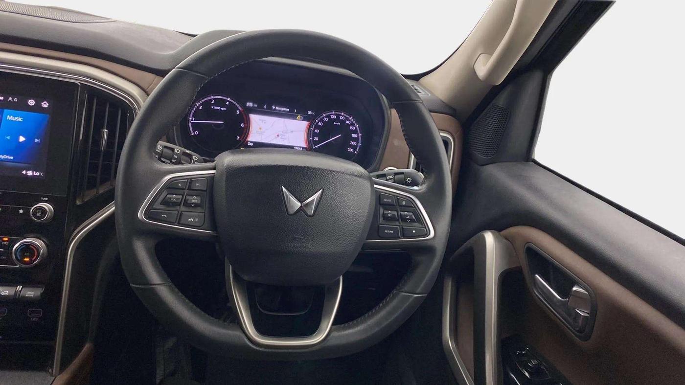2023 Mahindra SCORPIO-N Z8 L DIESEL MT 2WD 7 STR, Diesel, Manual, 17,299 km, Steering Wheel Close Up