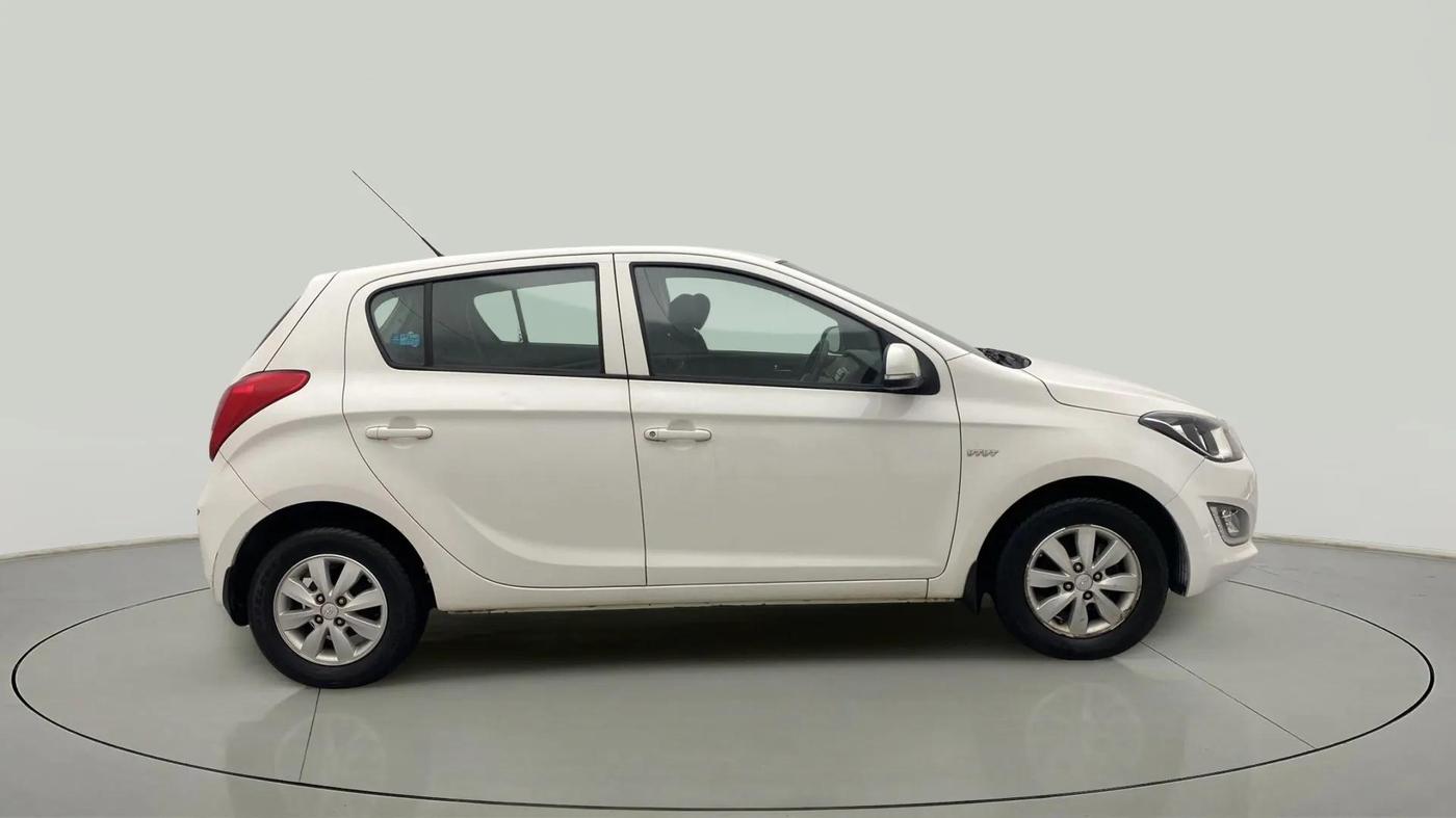 2013 Hyundai i20 SPORTZ 1.2, Petrol, Manual, 38,287 km, Right Side View