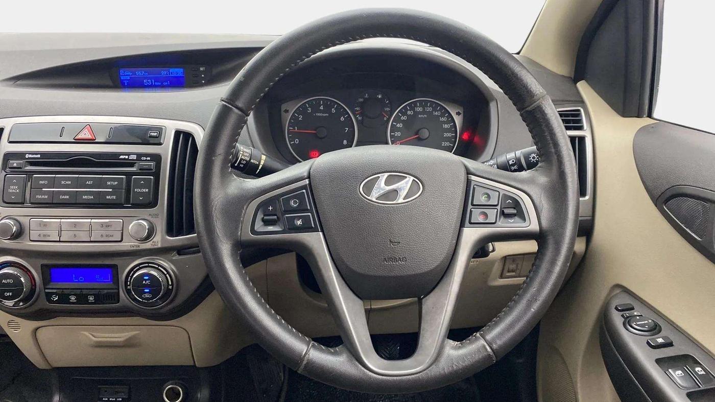 2013 Hyundai i20 SPORTZ 1.2, Petrol, Manual, 38,287 km, Steering Wheel Close Up