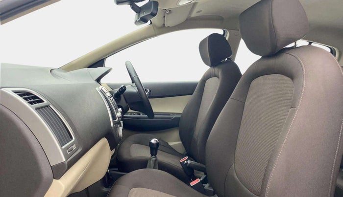 2013 Hyundai i20 SPORTZ 1.2, Petrol, Manual, 38,287 km, Right Side Front Door Cabin