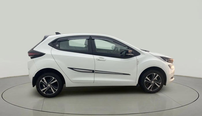 2023 Tata ALTROZ  XZ Plus (O) (S), Petrol, Manual, 5,555 km, Right Side