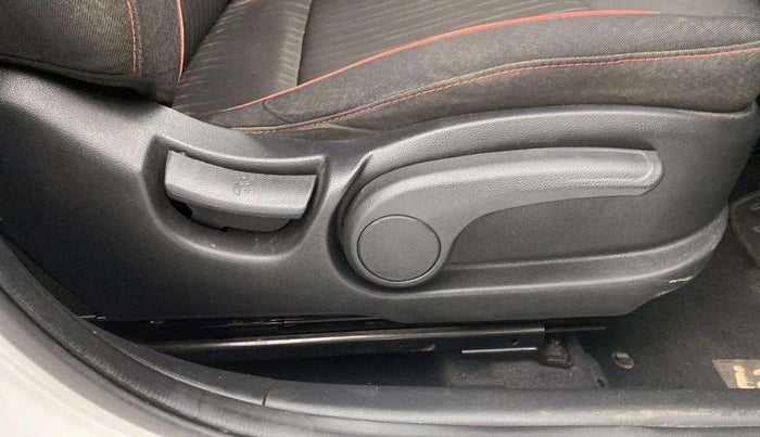 2019 Hyundai Elite i20 SPORTZ PLUS 1.2 DUAL TONE, Petrol, Manual, 5,513 km, Driver Side Adjustment Panel