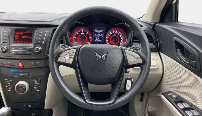 2022 Mahindra XUV300 W6 1.5 DIESEL AMT, Diesel, Automatic, 29,118 km, Steering Wheel Close Up