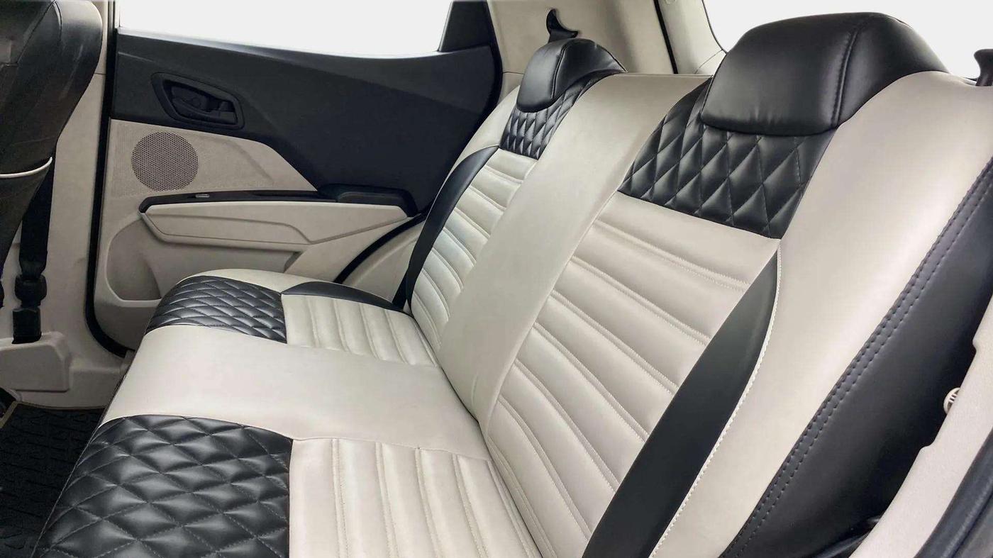 2022 Mahindra XUV300 W6 1.5 DIESEL AMT, Diesel, Automatic, 29,118 km, Right Side Rear Door Cabin