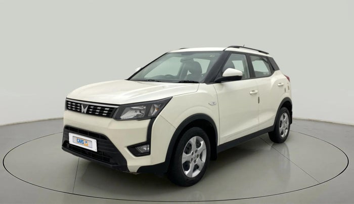 2022 Mahindra XUV300 W6 1.5 DIESEL AMT, Diesel, Automatic, 29,118 km, Left Front Diagonal