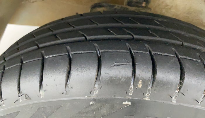 2019 Maruti Eeco 5 STR CNG WITH AC PLUSHTR, CNG, Manual, 93,554 km, Left Front Tyre Tread