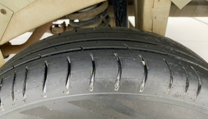 2019 Maruti Eeco 5 STR CNG WITH AC PLUSHTR, CNG, Manual, 93,554 km, Left Rear Tyre Tread