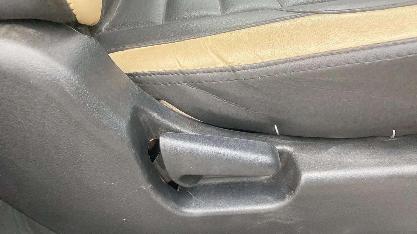 2017 Maruti Wagon R 1.0 LXI CNG, CNG, Manual, 57,643 km, Driver Side Adjustment Panel