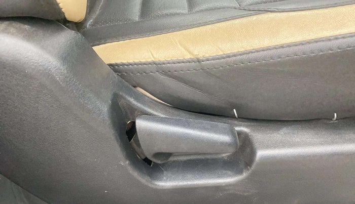 2017 Maruti Wagon R 1.0 LXI CNG, CNG, Manual, 57,643 km, Driver Side Adjustment Panel