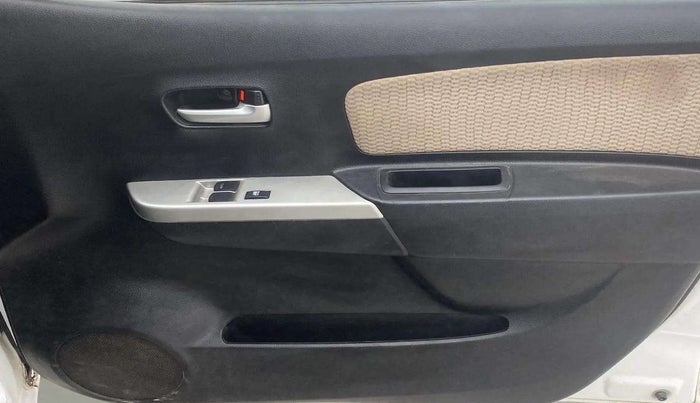 2017 Maruti Wagon R 1.0 LXI CNG, CNG, Manual, 57,643 km, Driver Side Door Panels Control