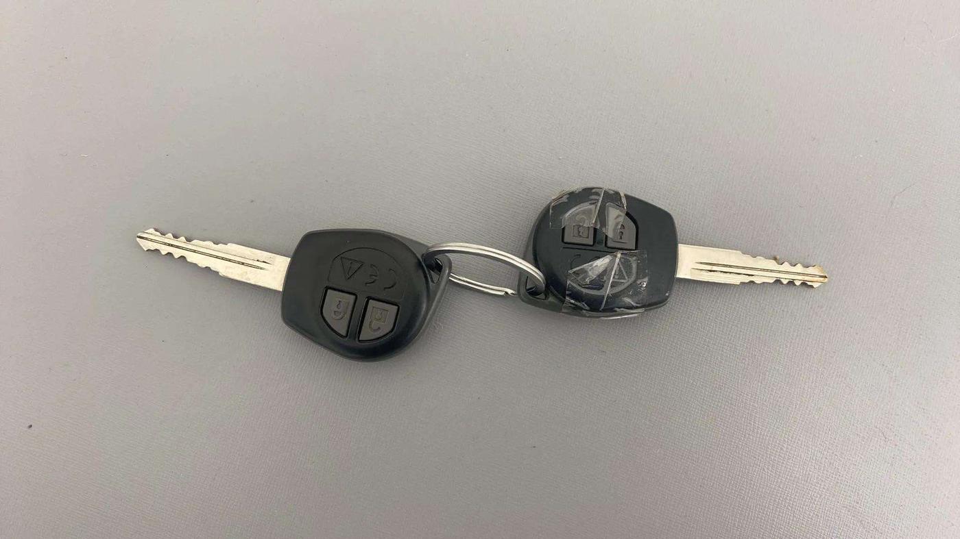 2020 Maruti Swift VXI AMT, Petrol, Automatic, 37,698 km, Key Close Up