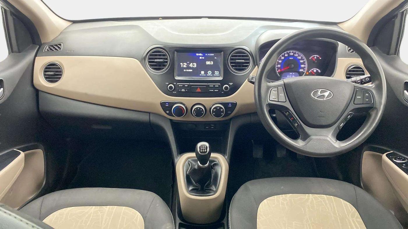 2017 Hyundai Grand i10 SPORTZ (O) 1.2 KAPPA VTVT, Petrol, Manual, 1,17,659 km, Dashboard