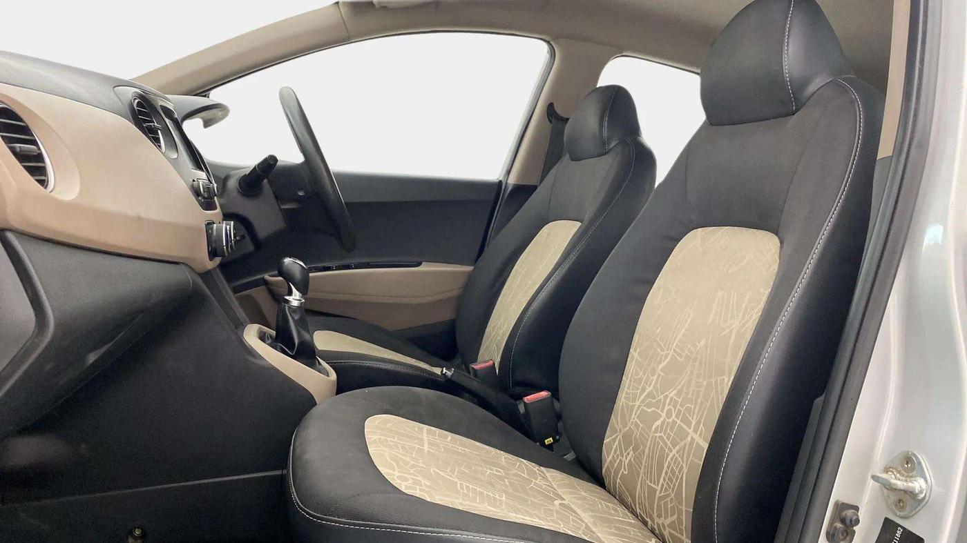 2017 Hyundai Grand i10 SPORTZ (O) 1.2 KAPPA VTVT, Petrol, Manual, 1,17,659 km, Right Side Front Door Cabin