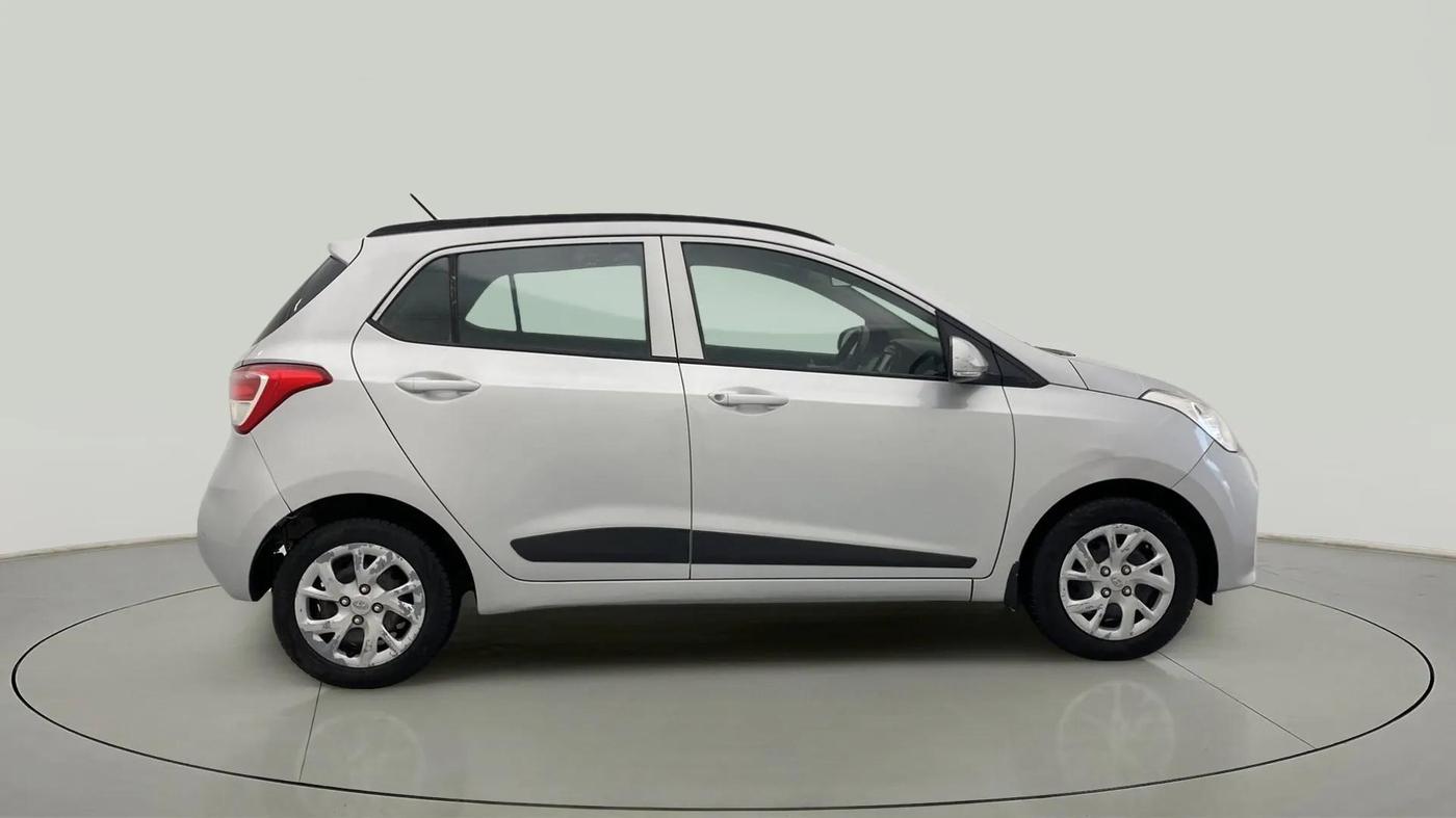 2017 Hyundai Grand i10 SPORTZ (O) 1.2 KAPPA VTVT, Petrol, Manual, 1,17,659 km, Right Side View