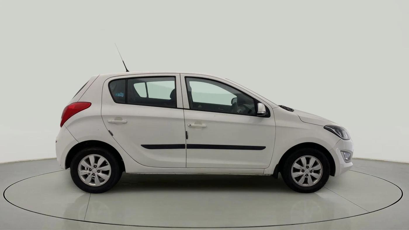 2014 Hyundai i20 SPORTZ 1.2, Petrol, Manual, 67,841 km, Right Side View
