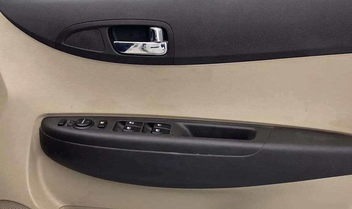2014 Hyundai i20 SPORTZ 1.2, Petrol, Manual, 67,841 km, Driver Side Door Panels Control