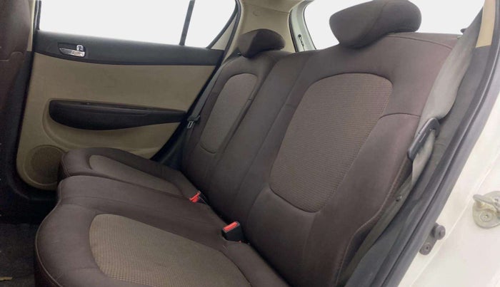 2014 Hyundai i20 SPORTZ 1.2, Petrol, Manual, 67,841 km, Right Side Rear Door Cabin