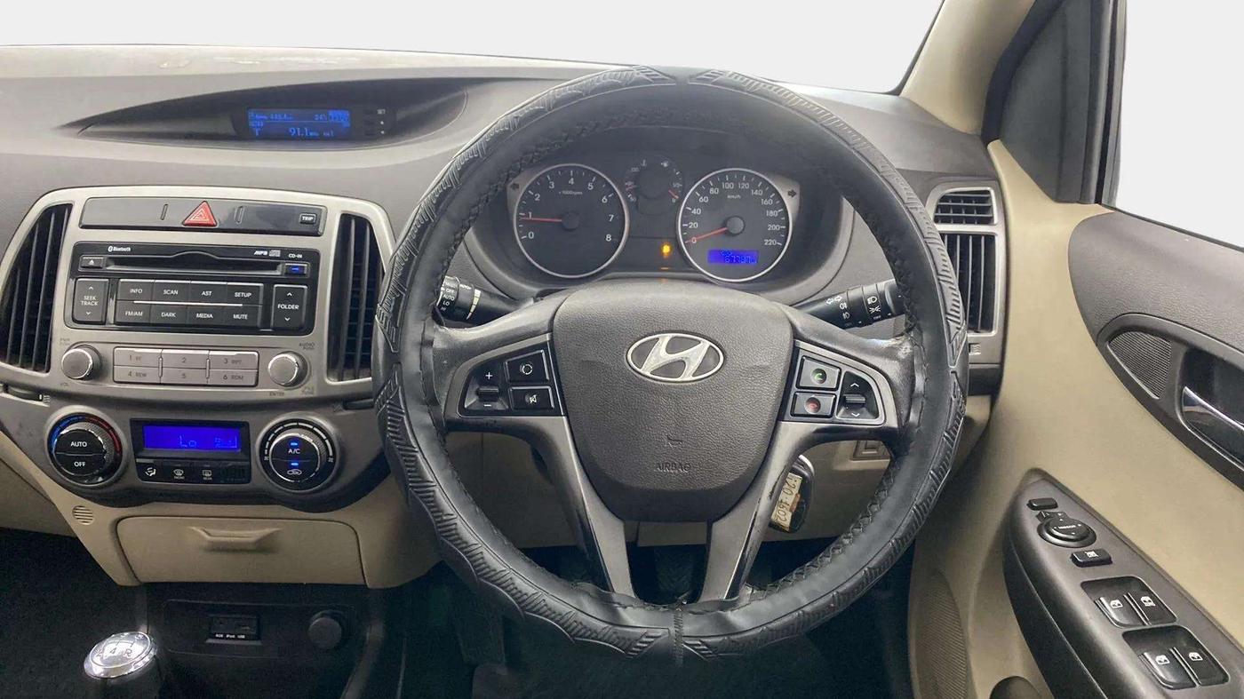 2014 Hyundai i20 SPORTZ 1.2, Petrol, Manual, 67,841 km, Steering Wheel Close Up