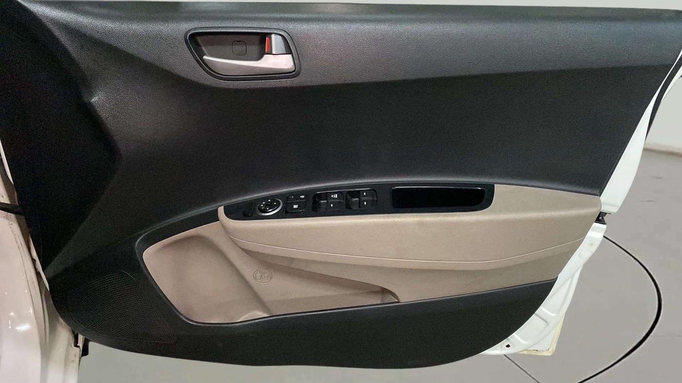 2014 Hyundai Xcent S 1.2, Petrol, Manual, 69,901 km, Driver Side Door Panels Control