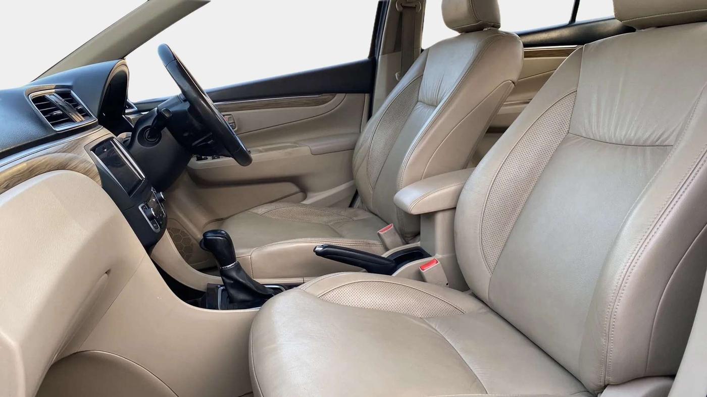2018 Maruti Ciaz ALPHA  AT 1.5 SHVS PETROL, Petrol, Automatic, 42,656 km, Right Side Front Door Cabin