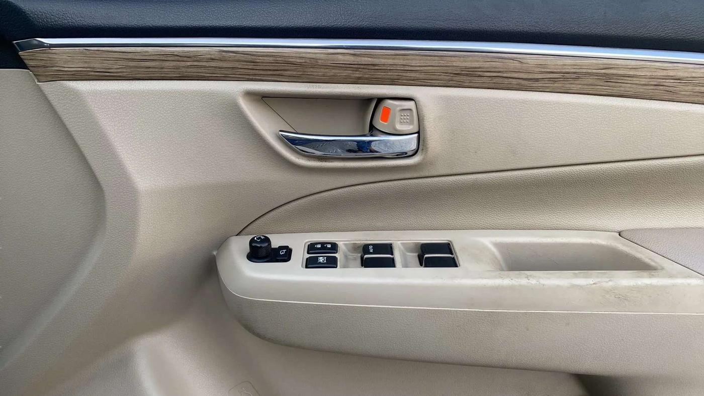 2018 Maruti Ciaz ALPHA  AT 1.5 SHVS PETROL, Petrol, Automatic, 42,656 km, Driver Side Door Panels Control