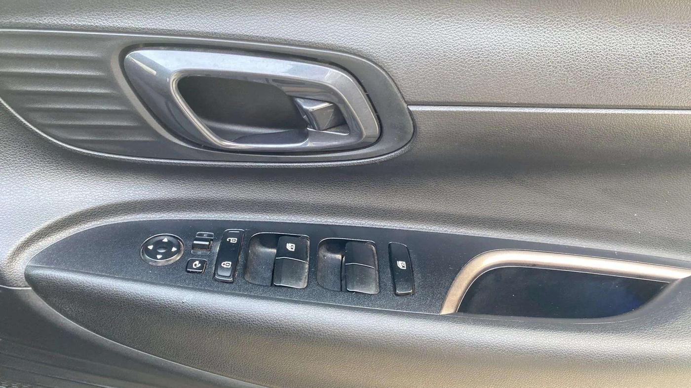 2021 Hyundai NEW I20 ASTA (O) 1.2 MT, Petrol, Manual, 44,711 km, Driver Side Door Panels Control