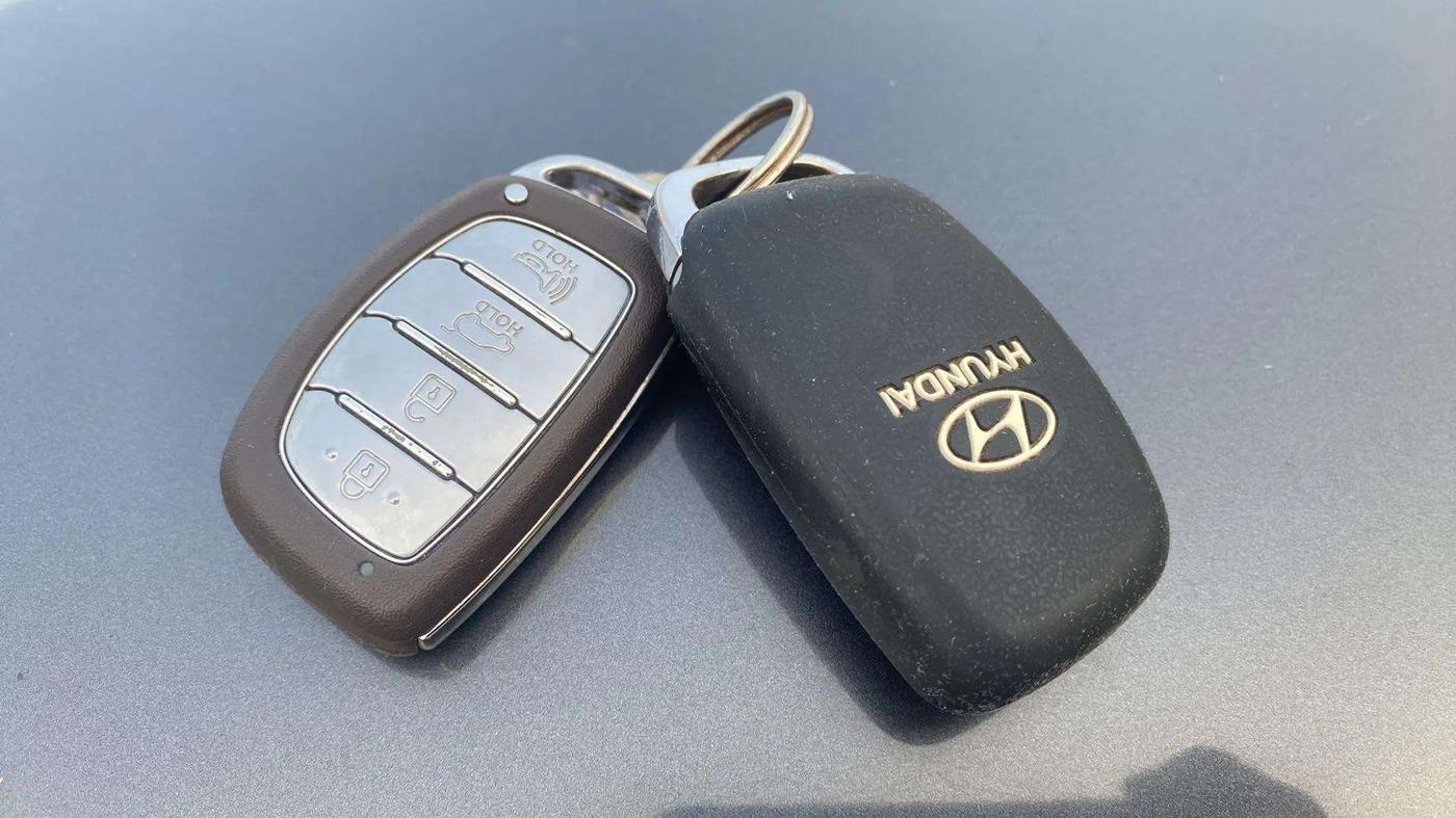 2021 Hyundai NEW I20 ASTA (O) 1.2 MT, Petrol, Manual, 44,711 km, Key Close Up