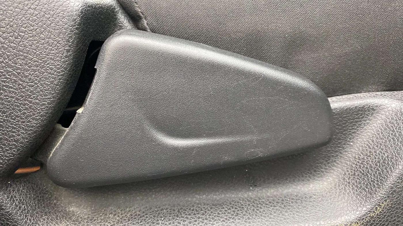 2017 Renault Kwid CLIMBER 1.0 AMT, Petrol, Automatic, 39,634 km, Driver Side Adjustment Panel