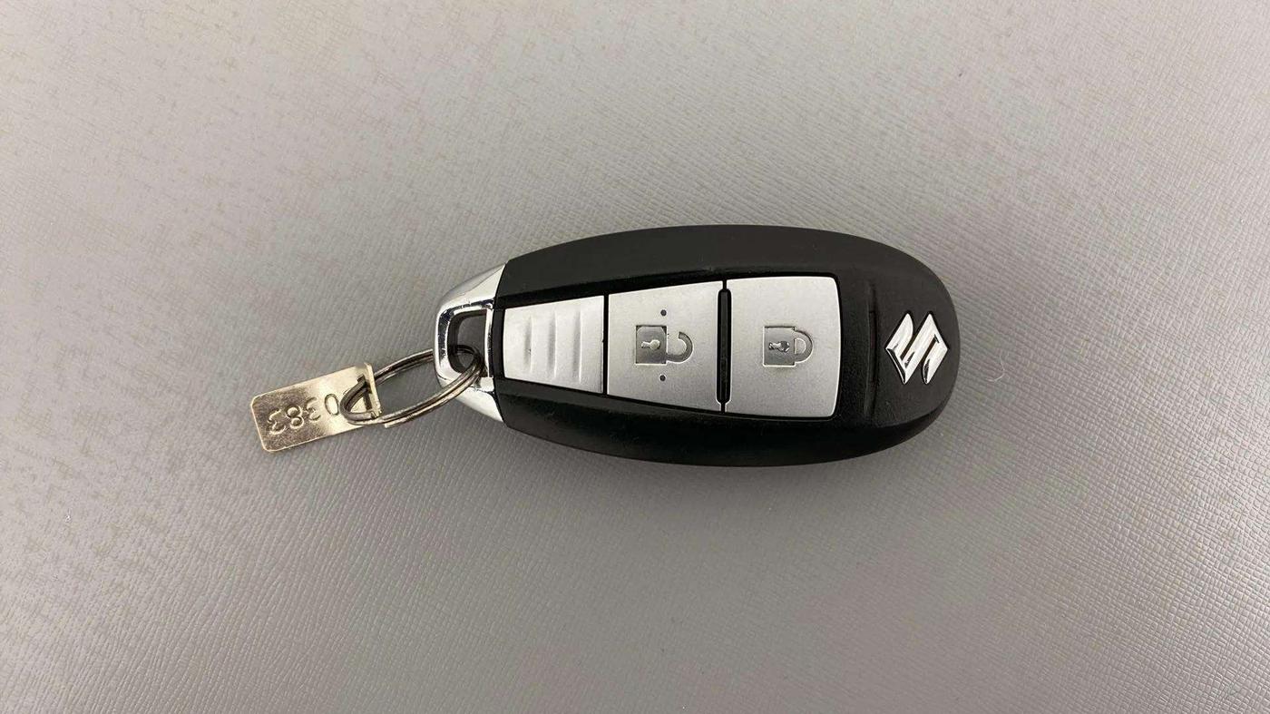 2018 Maruti Baleno ZETA PETROL 1.2, Petrol, Manual, 70,194 km, Key Close Up