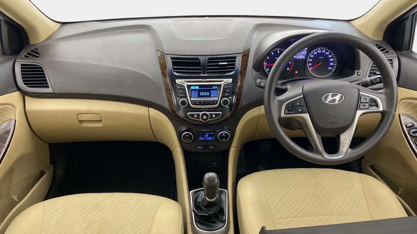 2015 Hyundai Verna FLUIDIC 4S 1.6 VTVT S(O), Petrol, Manual, 61,576 km, Dashboard