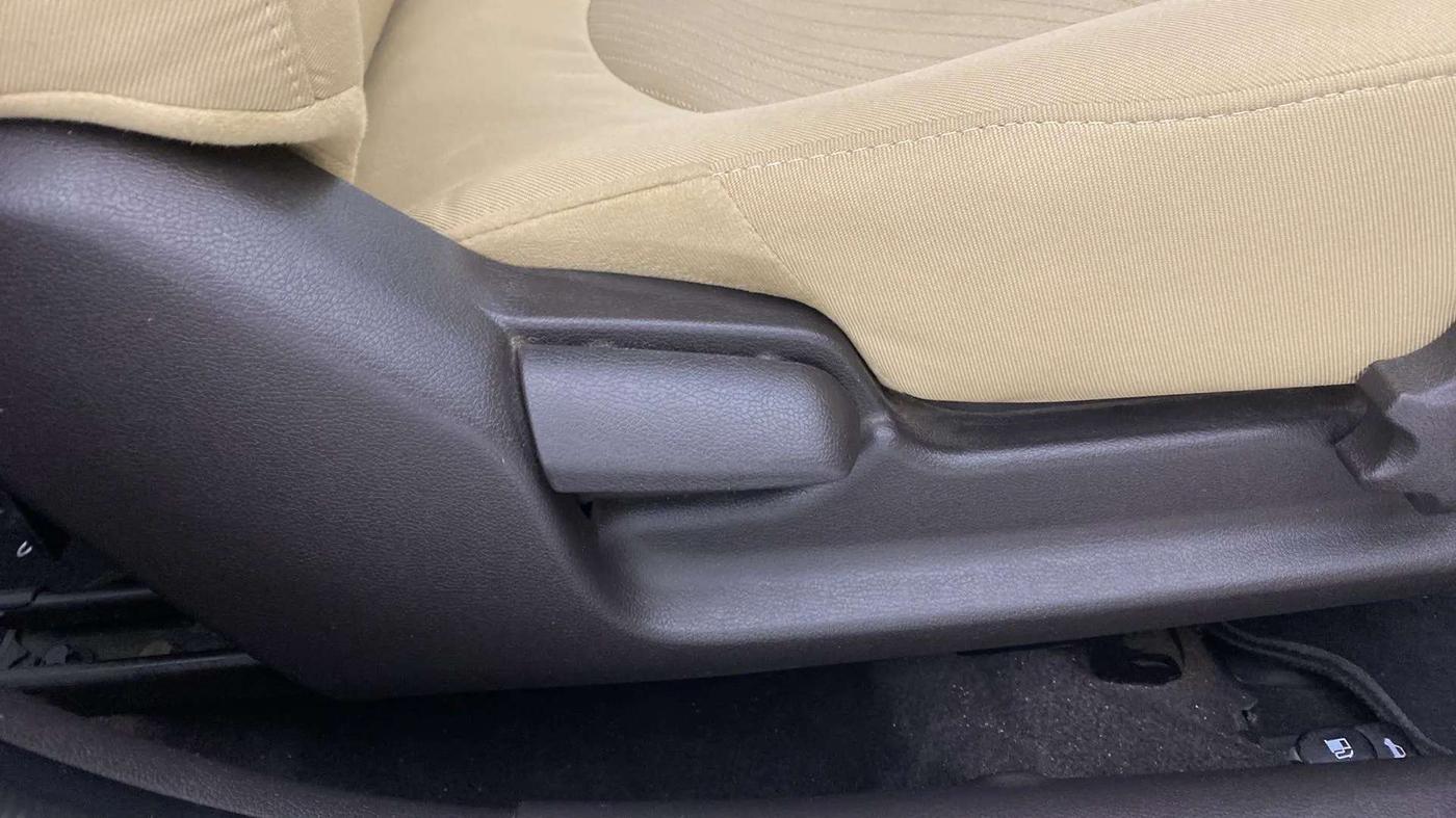 2015 Hyundai Verna FLUIDIC 4S 1.6 VTVT S(O), Petrol, Manual, 61,576 km, Driver Side Adjustment Panel
