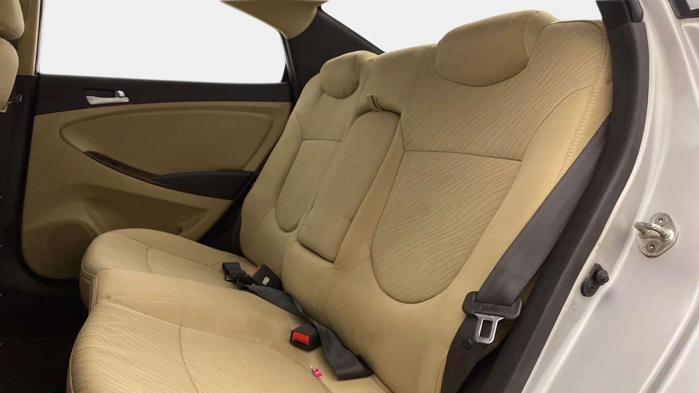 2015 Hyundai Verna FLUIDIC 4S 1.6 VTVT S(O), Petrol, Manual, 61,576 km, Right Side Rear Door Cabin