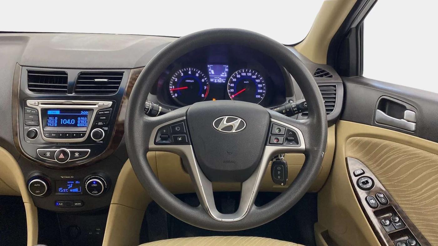 2015 Hyundai Verna FLUIDIC 4S 1.6 VTVT S(O), Petrol, Manual, 61,576 km, Steering Wheel Close Up