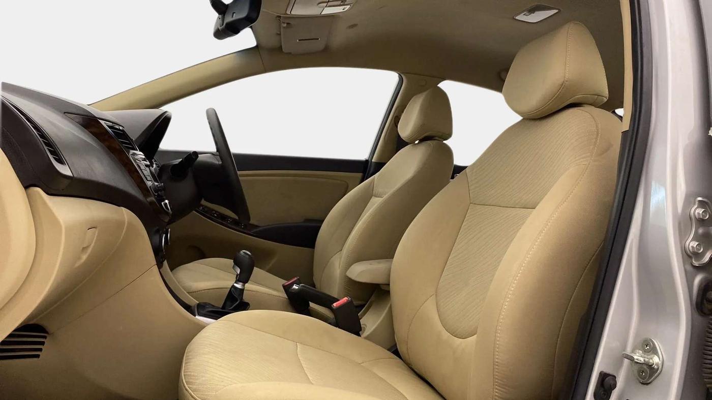 2015 Hyundai Verna FLUIDIC 4S 1.6 VTVT S(O), Petrol, Manual, 61,576 km, Right Side Front Door Cabin