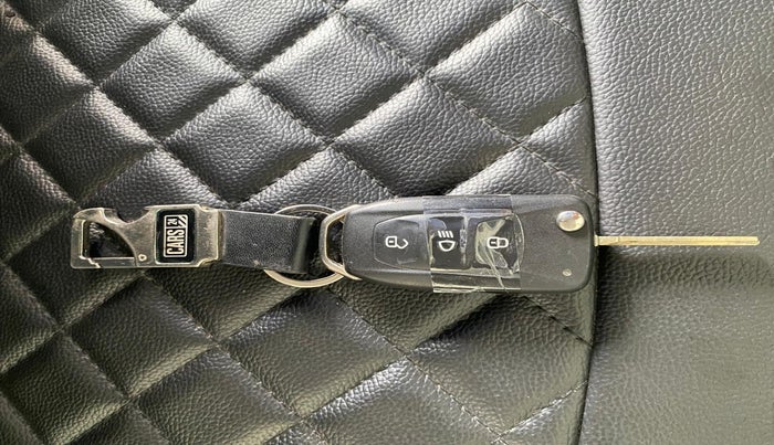 2021 Tata Tiago XT LIMITED EDITION PETROL, Petrol, Manual, 25,975 km, Key Close Up
