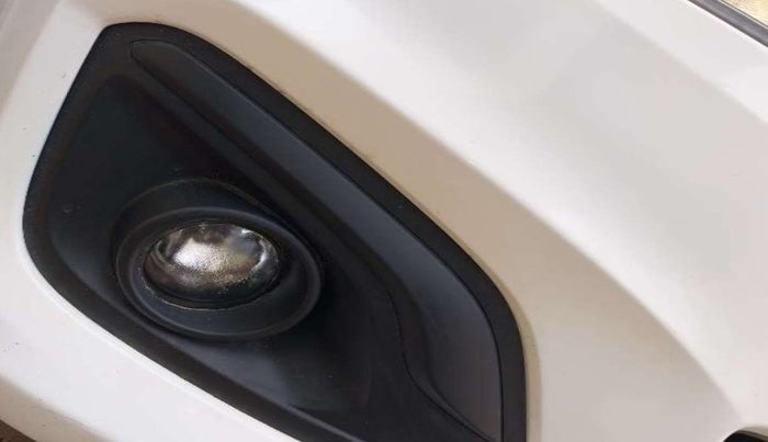 2016 Maruti Ertiga ZXI+, Petrol, Manual, 98,502 km, Right fog light - Fog light not working