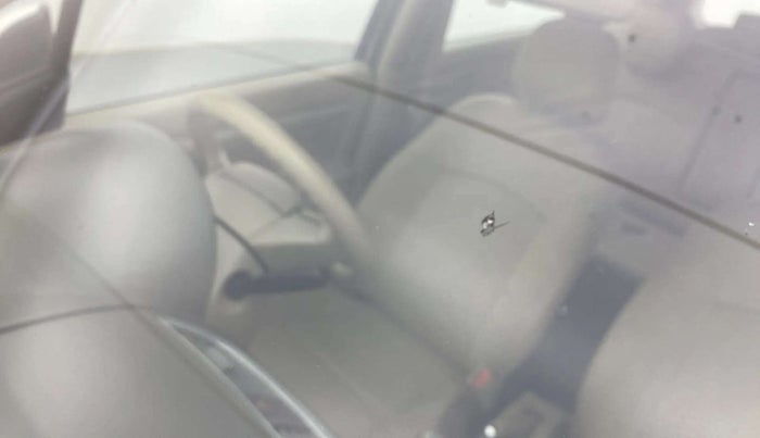 2016 Maruti Ertiga ZXI+, Petrol, Manual, 98,502 km, Front windshield - Minor spot on windshield