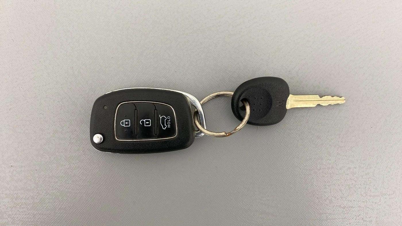 2021 Hyundai VENUE SX 1.0 TURBO IMT, Petrol, Manual, 42,498 km, Key Close Up