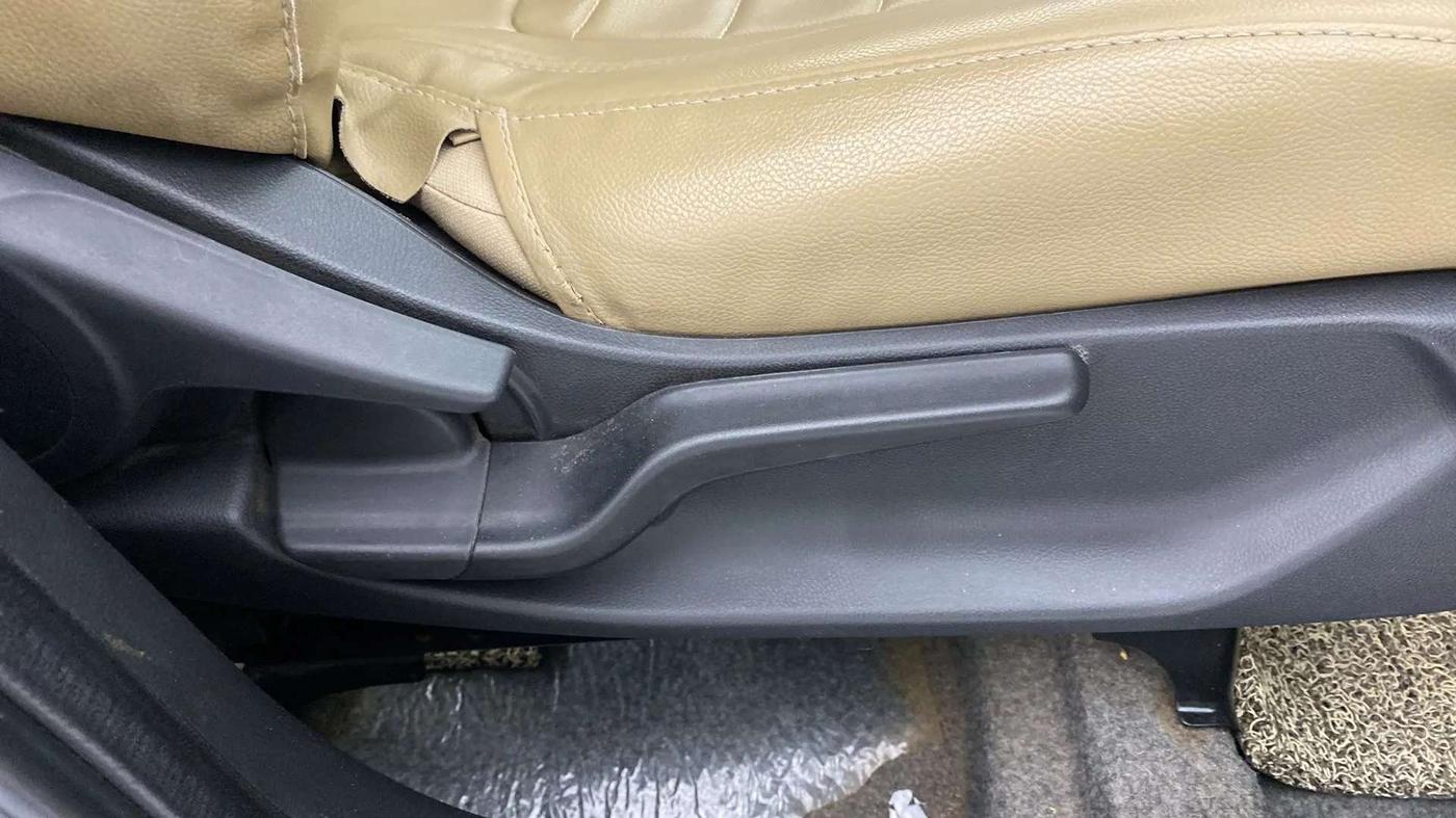 2019 Honda Amaze 1.2L I-VTEC V, CNG, Manual, 47,451 km, Driver Side Adjustment Panel