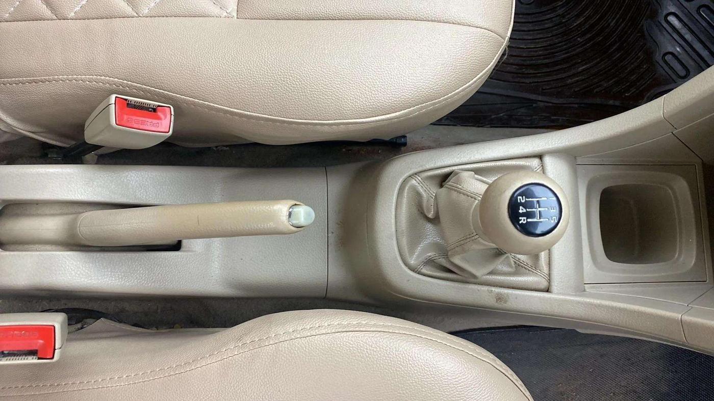 2013 Maruti Swift Dzire VXI, Petrol, Manual, 77,138 km, Gear Lever