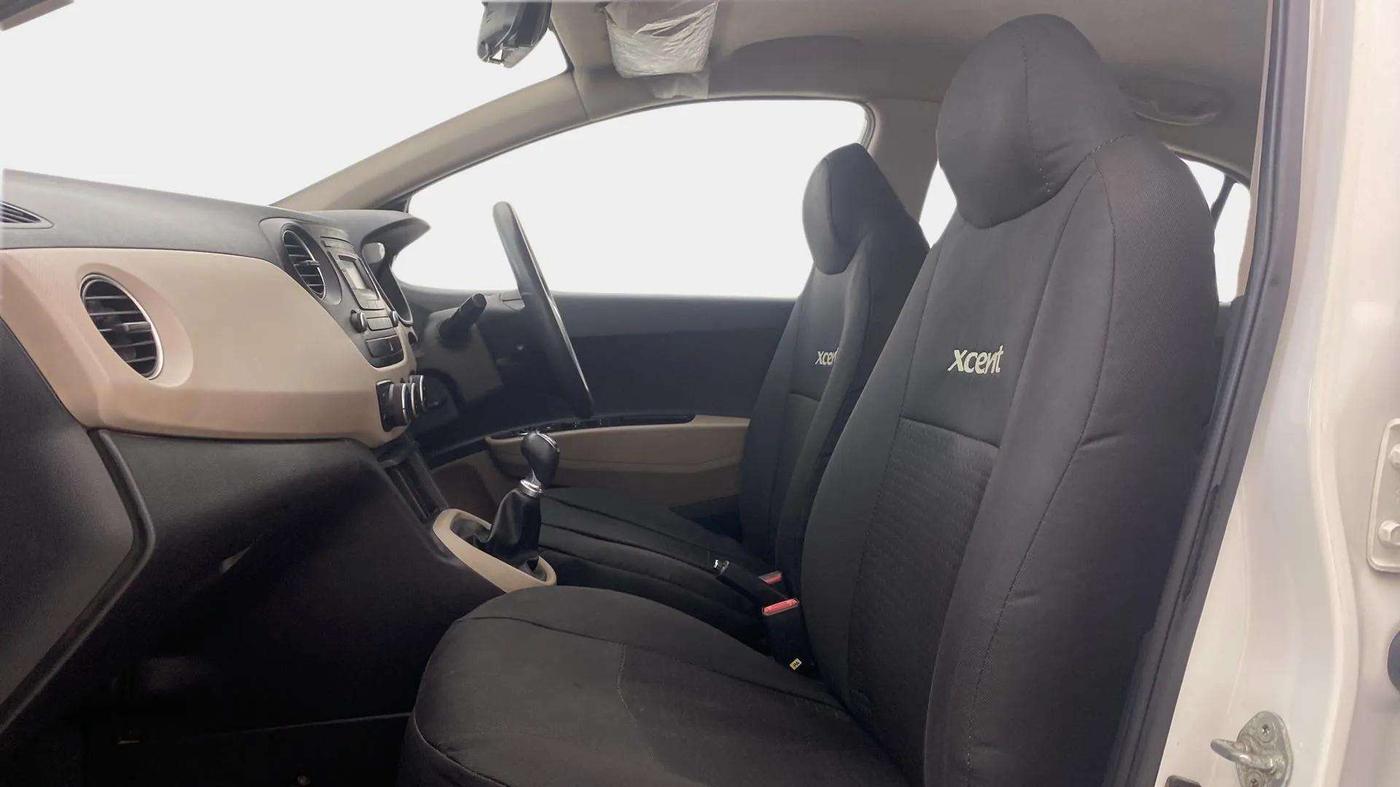 2016 Hyundai Xcent S 1.2, CNG, Manual, 77,217 km, Right Side Front Door Cabin