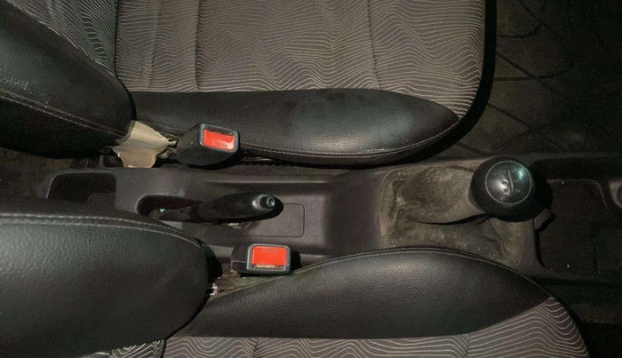 2013 Hyundai Eon ERA +, Petrol, Manual, 60,516 km, Gear lever - Boot cover slightly torn
