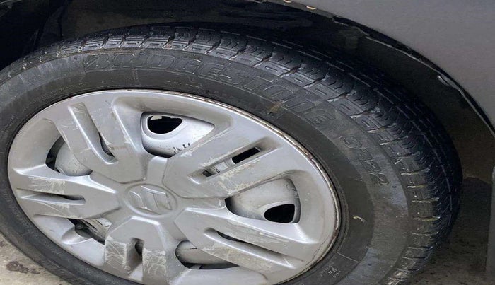 2016 Maruti Alto K10 LXI CNG, CNG, Manual, 60,721 km, Left front tyre - Minor crack