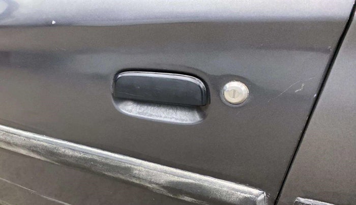 2016 Maruti Alto K10 LXI CNG, CNG, Manual, 60,721 km, Front passenger door - Minor scratches
