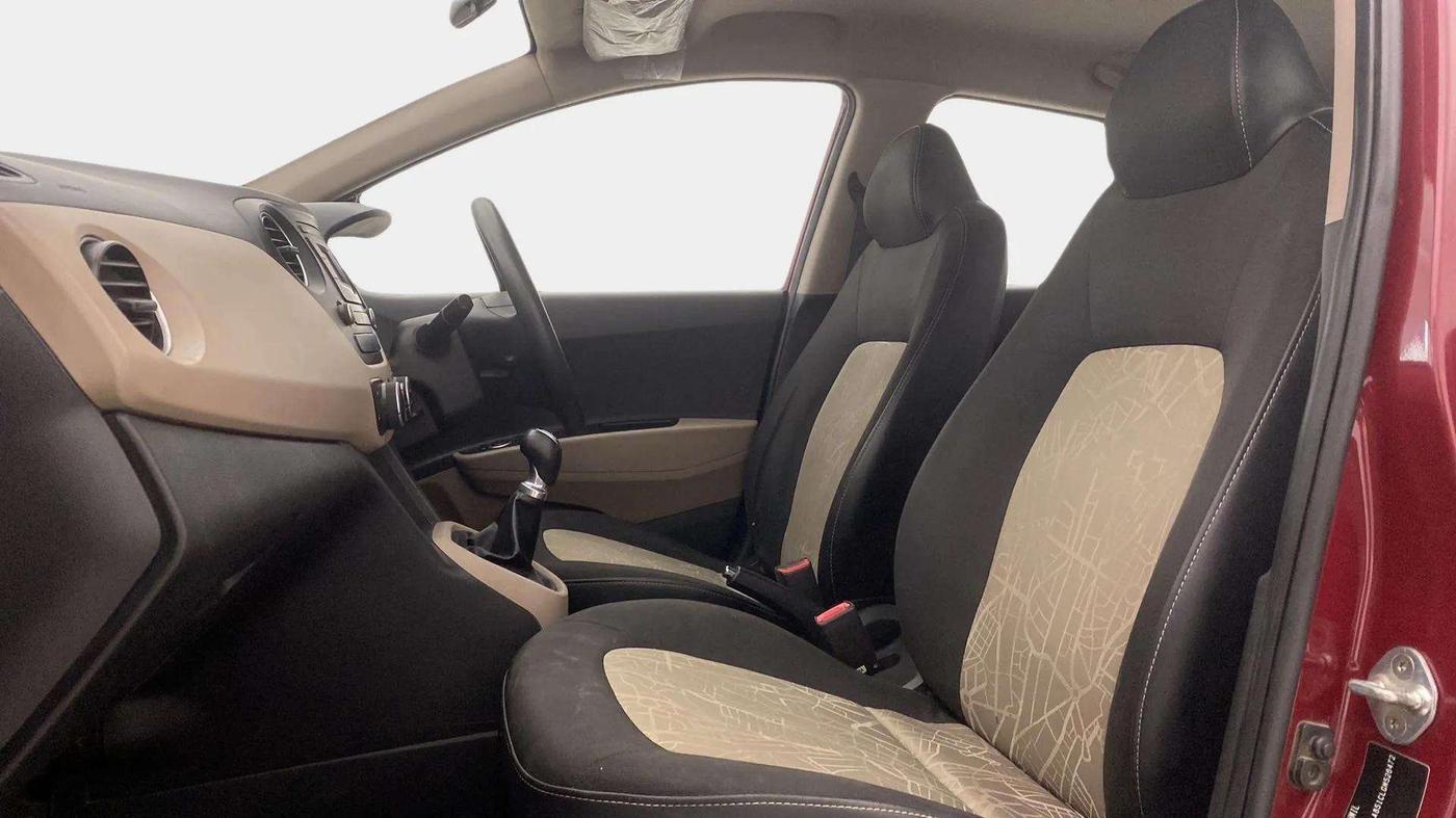 2016 Hyundai Grand i10 SPORTZ 1.2 KAPPA VTVT, CNG, Manual, 68,778 km, Right Side Front Door Cabin