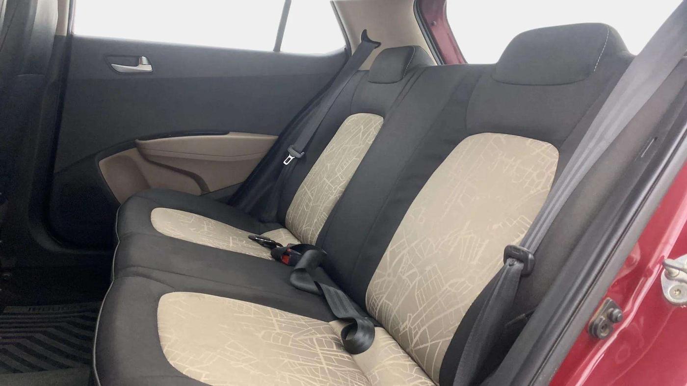 2016 Hyundai Grand i10 SPORTZ 1.2 KAPPA VTVT, CNG, Manual, 68,778 km, Right Side Rear Door Cabin